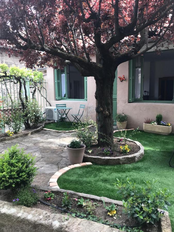 Bed and Breakfast Le Beffroi Millau Exterior foto